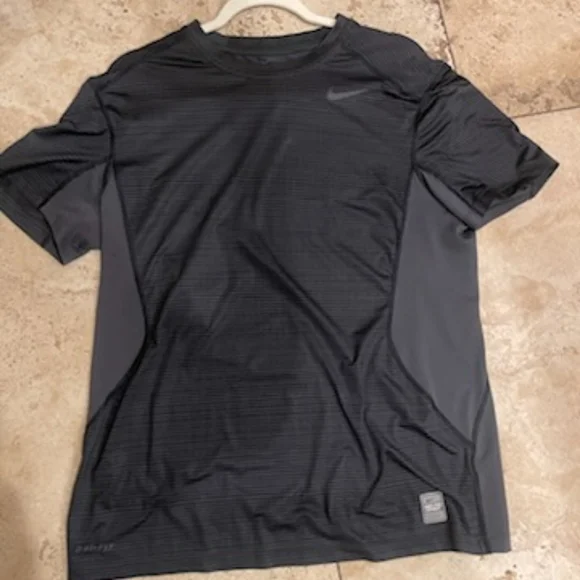 Fitted NIKE Combat dri-fit Gym T-shirt - Picture 1 of 5